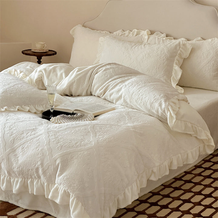 Bedding set with delicate ruffle trim and Jacquard damask structure