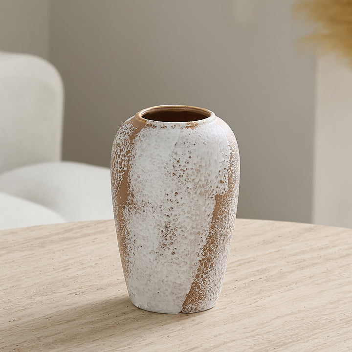 Elegant ceramic vase in Scandinavian style Kalsten