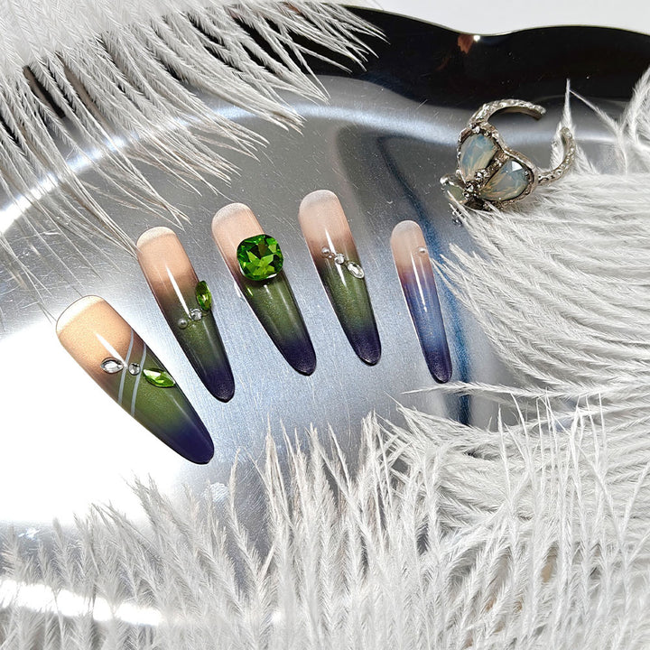 Artifical nails with elegant ombre design and sparkling accents Kalsten