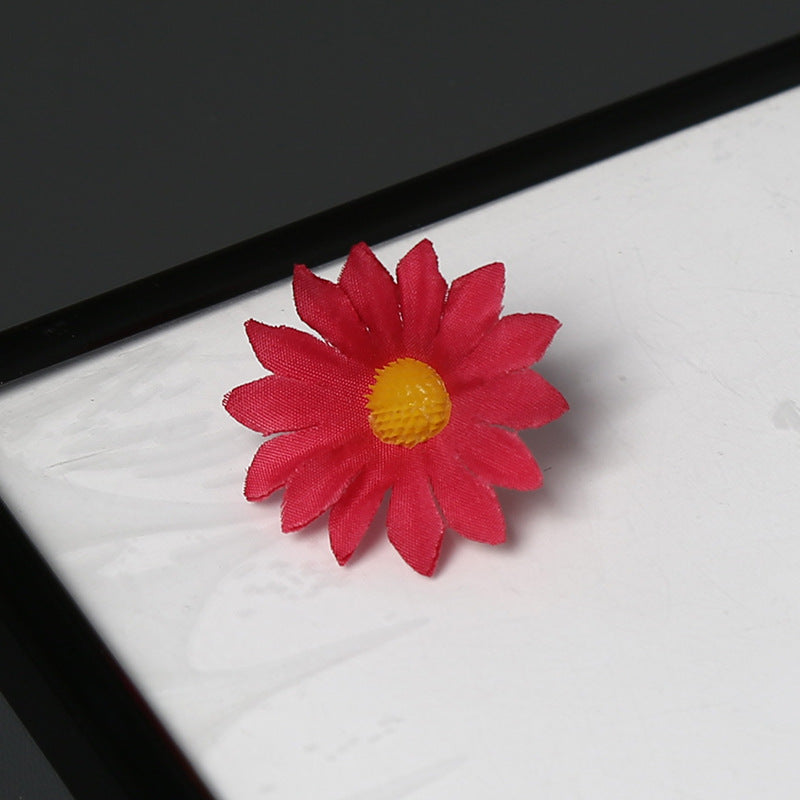 Elegant Fabric Daisy Flower Brooch for Decorative Wear