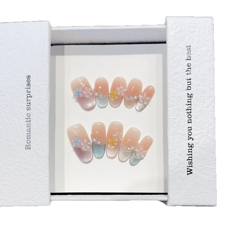 Romantic artificial nails with floral accents Kalsten