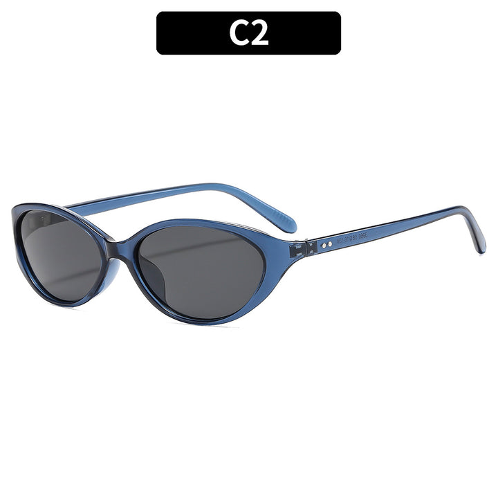 Vintage-Inspired Cat-Eye Sunglasses Fashionable Appeal