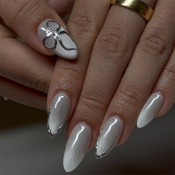 Nail art set with elegant silver accents Kalsten