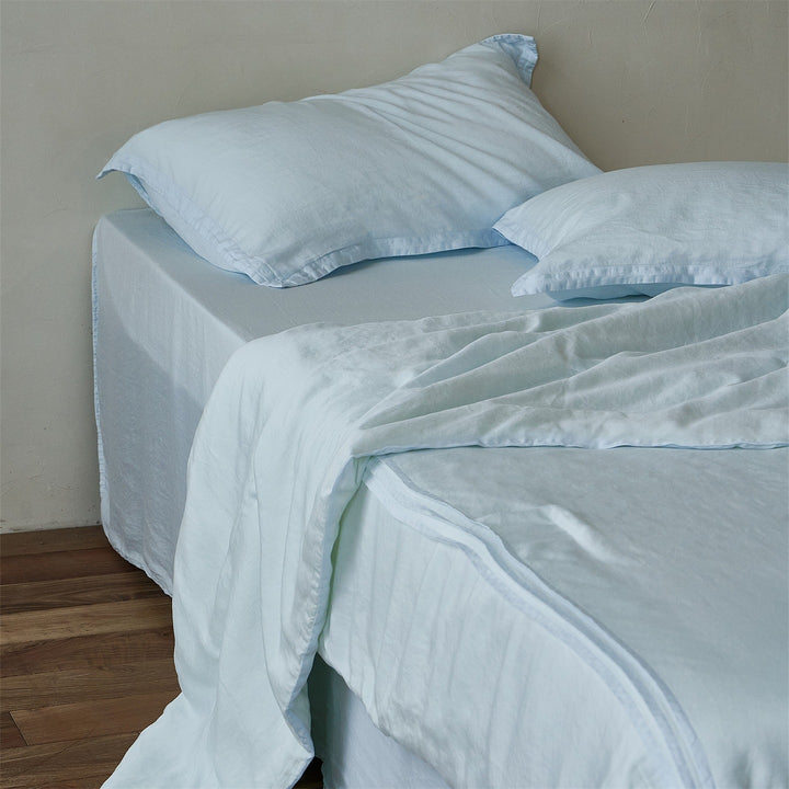 Linen bedding set with fine tucks and washed linen look
