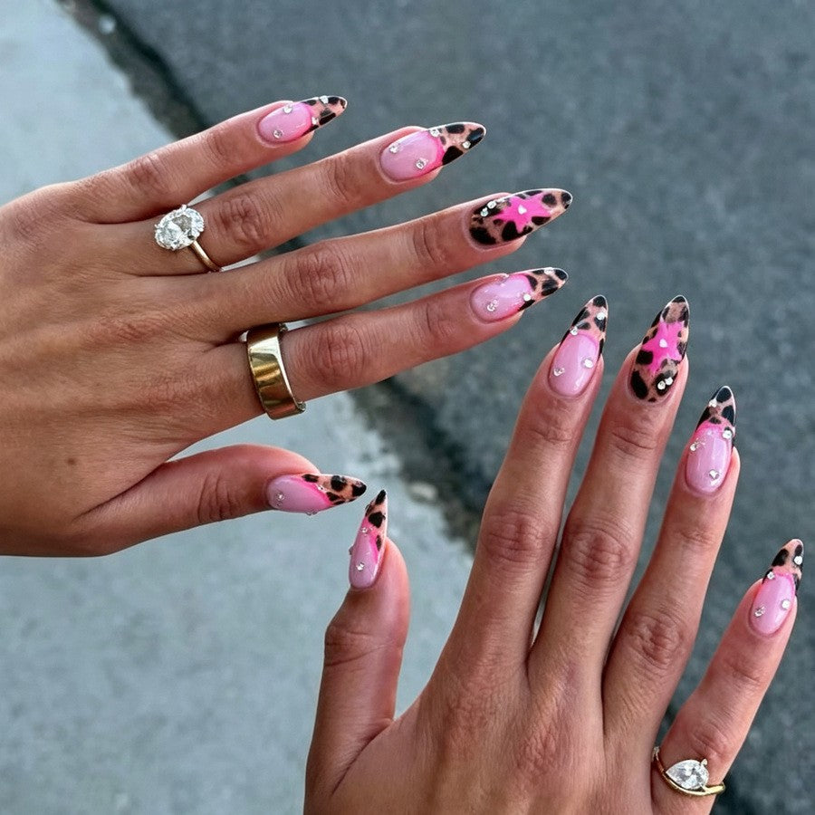 Nail set with glamorous leopard design and glitter elements Kalsten