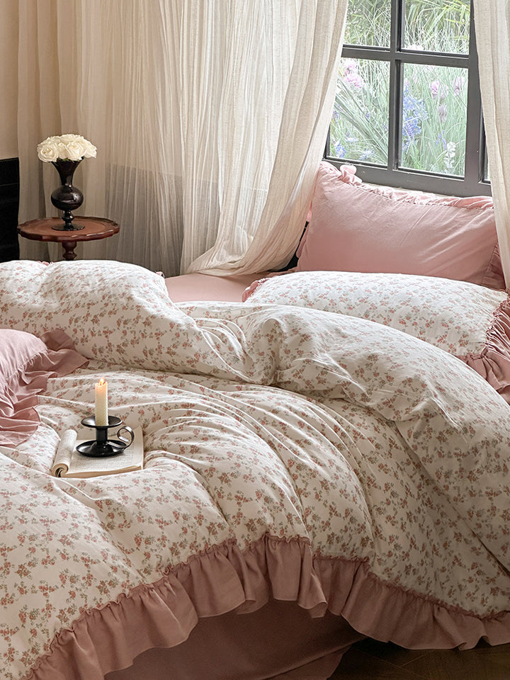 Vintage romantic bedding set with ruffled hem and floral pattern