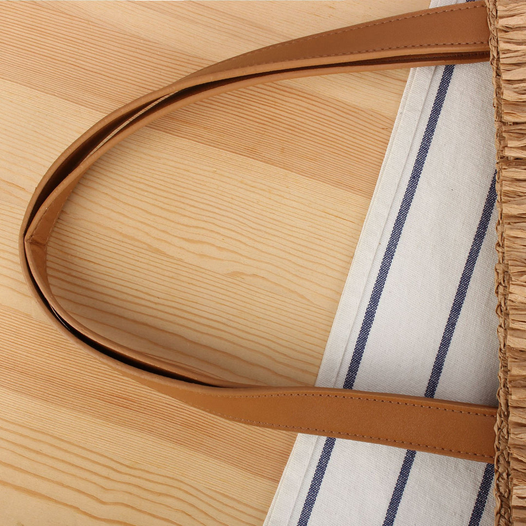 Beach bag made of handwoven natural material with fringe decoration Kalsten