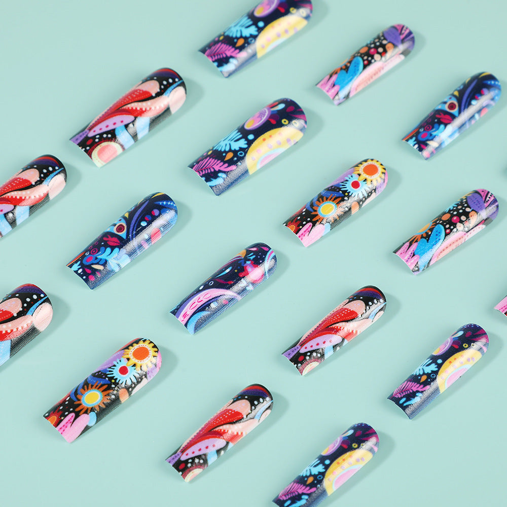 Creative Art Nails in Artistic Floral Design Kalsten