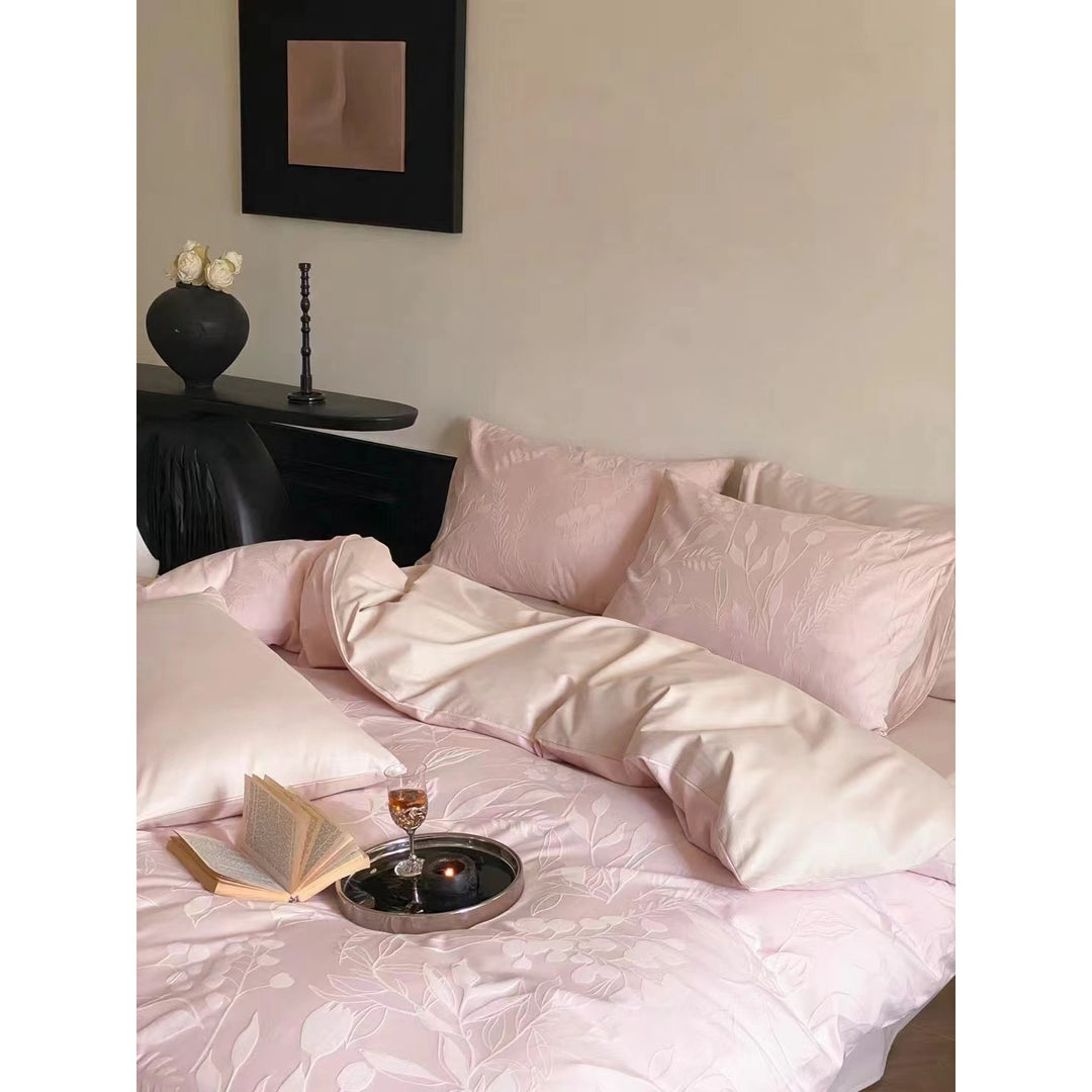 Elegant reversible bedding set made of cotton satin with embossed floral jacquard