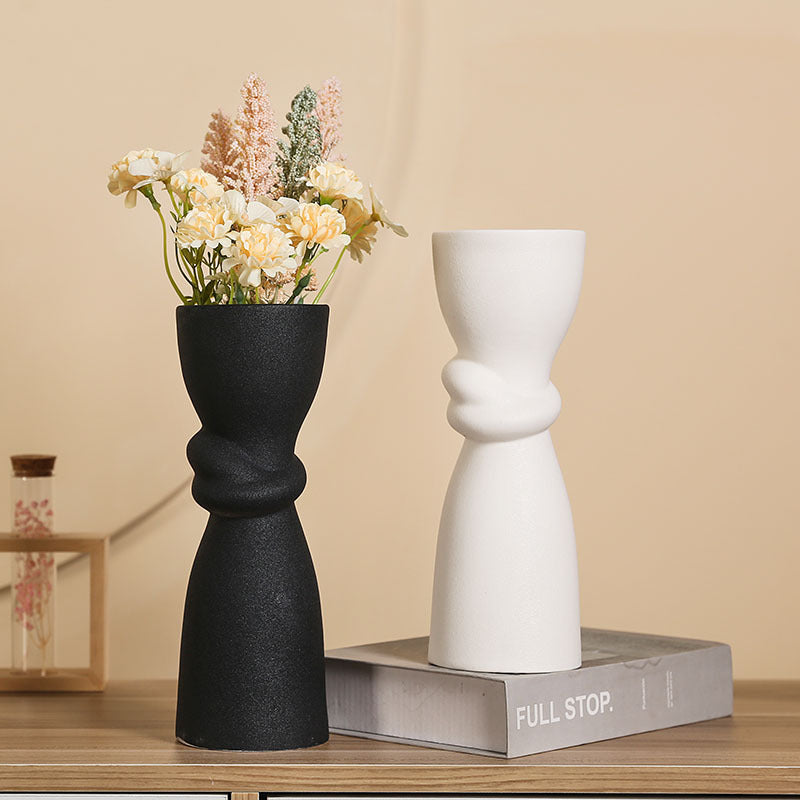 Elegant and contemporary ceramic vase Kalsten