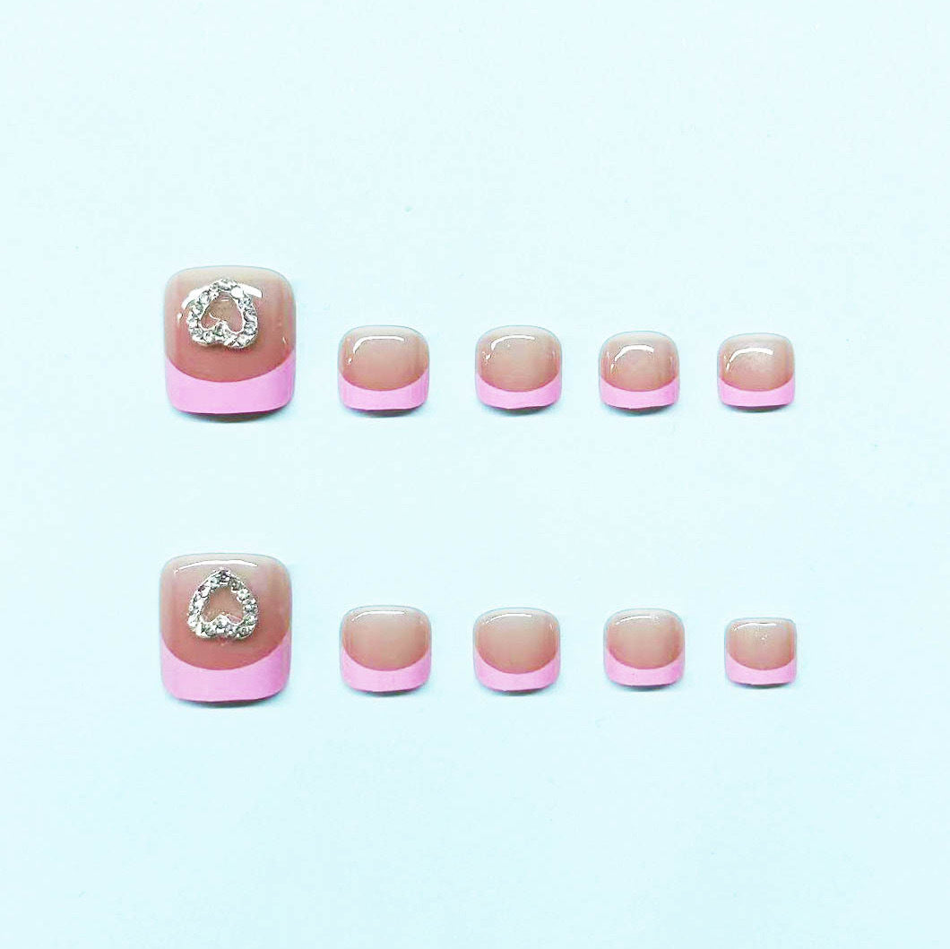 Nail art set with elegant heart accents Kalsten