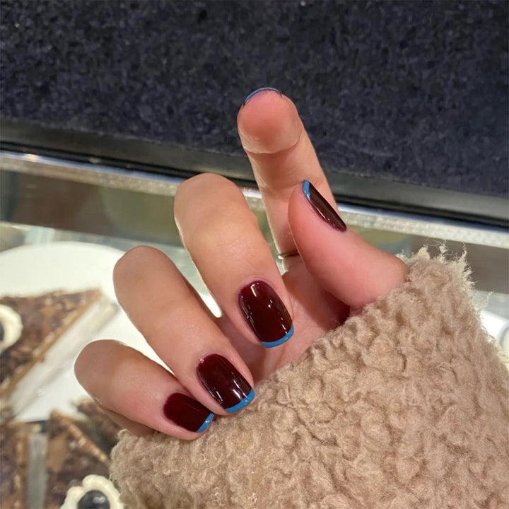 Artful nail extensions with an elegant leaf pattern Kalsten