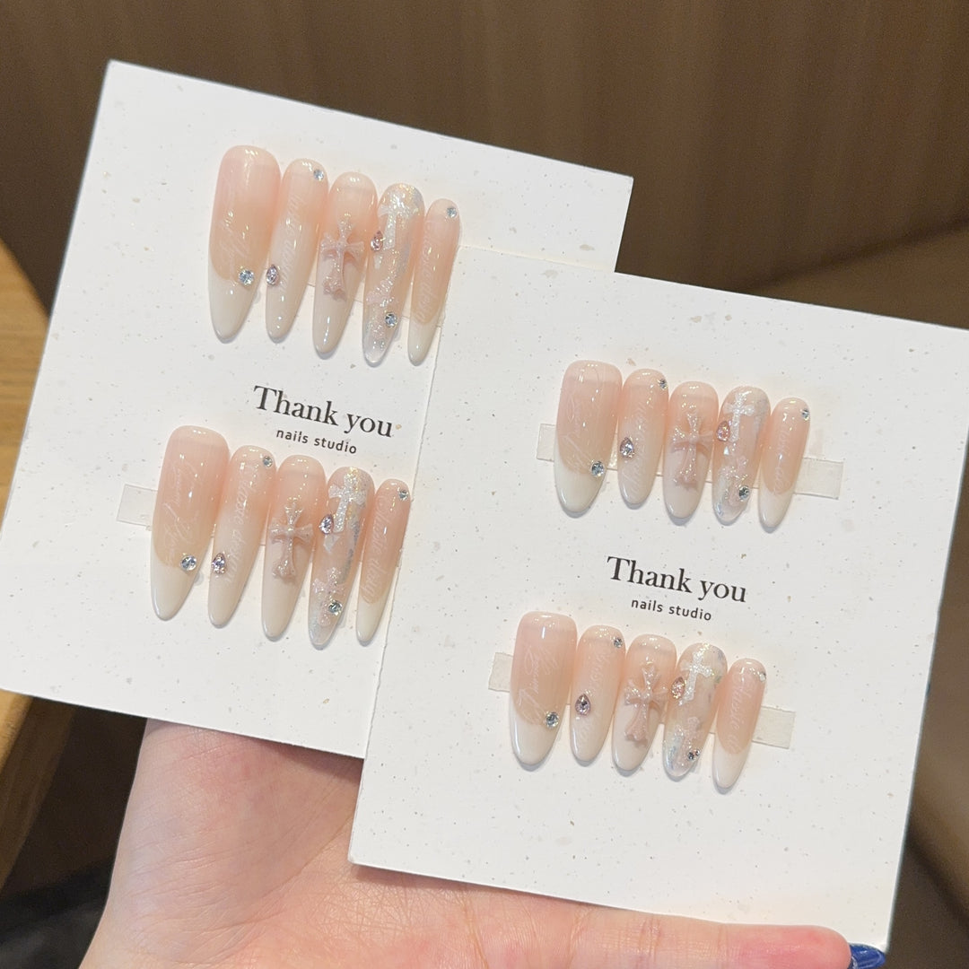 Artificial nail tips with elegant accents Kalsten