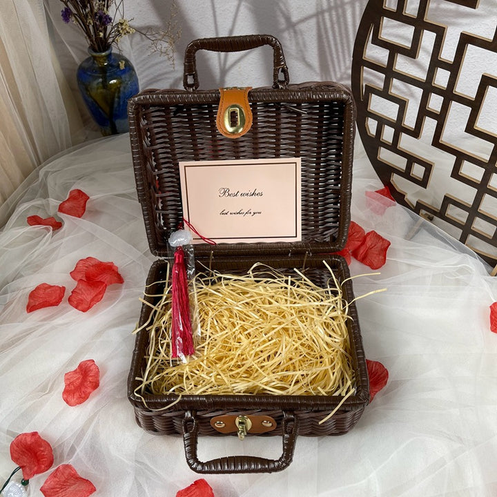 Women stylish and decorative gift basket case Kalsten