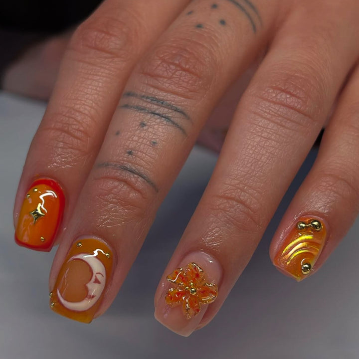 Artificial nails with floral motifs and glitter accents Kalsten