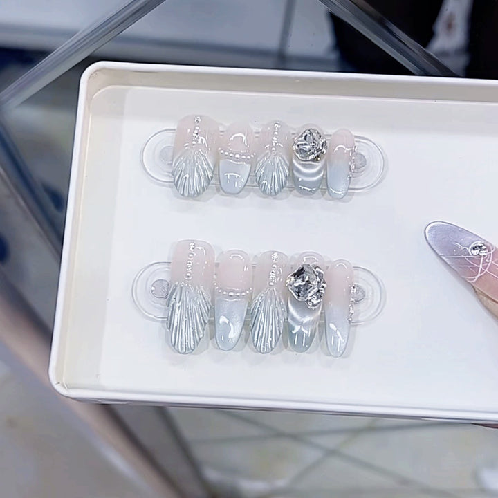 Glamorous Press-On Nail Kit Kalsten