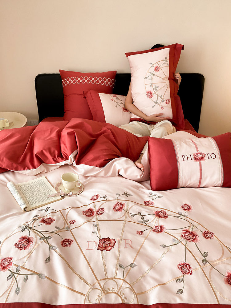Luxurious embroidered bedding set made of cotton satin with rose motif