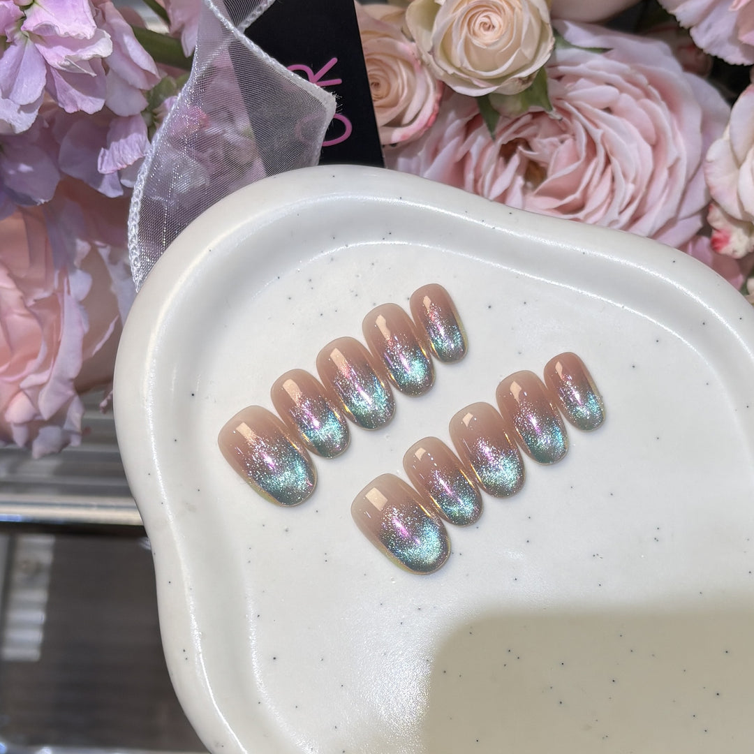 Artificial nail tips with shimmering ombre effect Kalsten