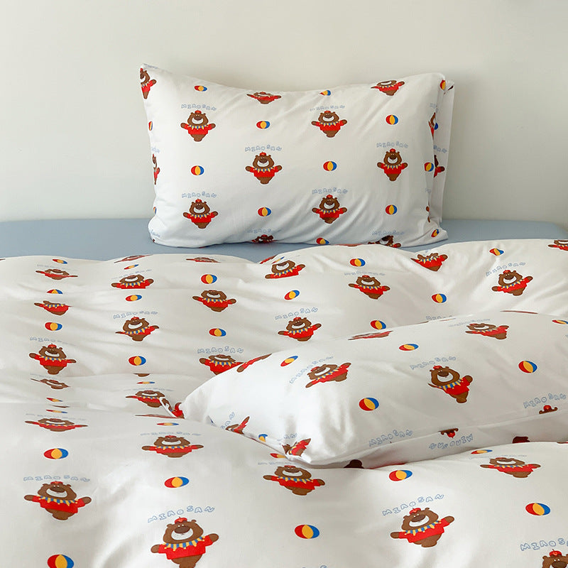Baby and toddler bedding set made of soft cotton percale with cheerful elephant design