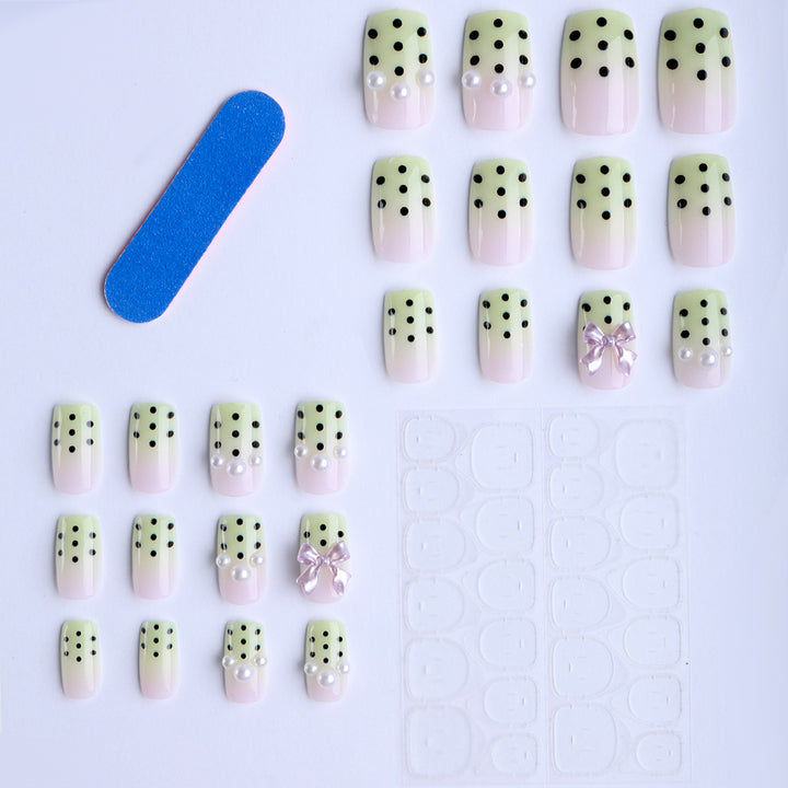 Artificial nails with playful dots and 3D elements Kalsten
