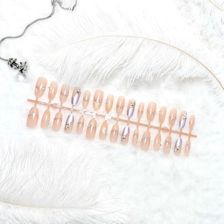 Artificial nails with modern glitter and stone embellishments Kalsten