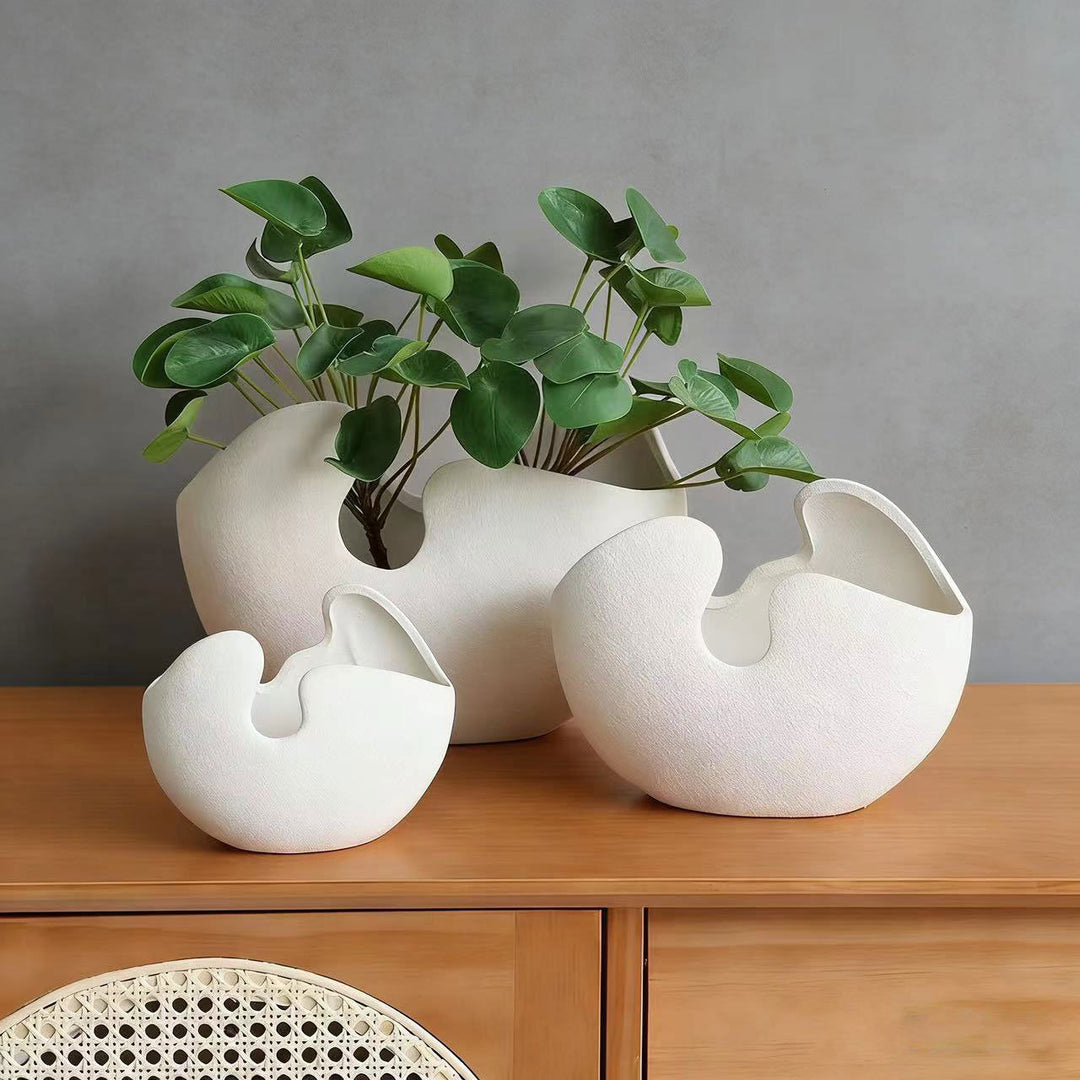 Elegant and modern ceramic vase Kalsten