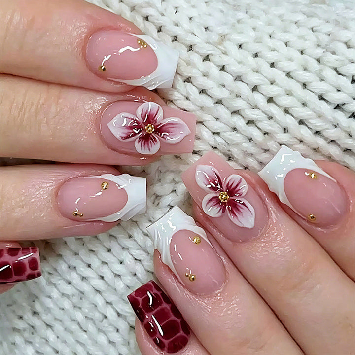 Exclusive artificial nails with elegant animal design and glitter accents Kalsten