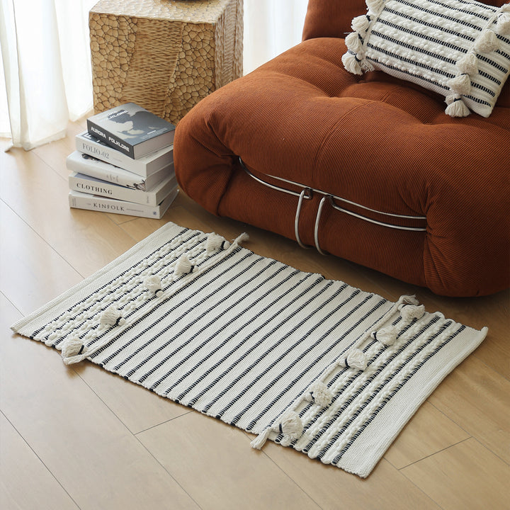 Woven runner with striped pattern, tassels and flat cotton structure Kalsten