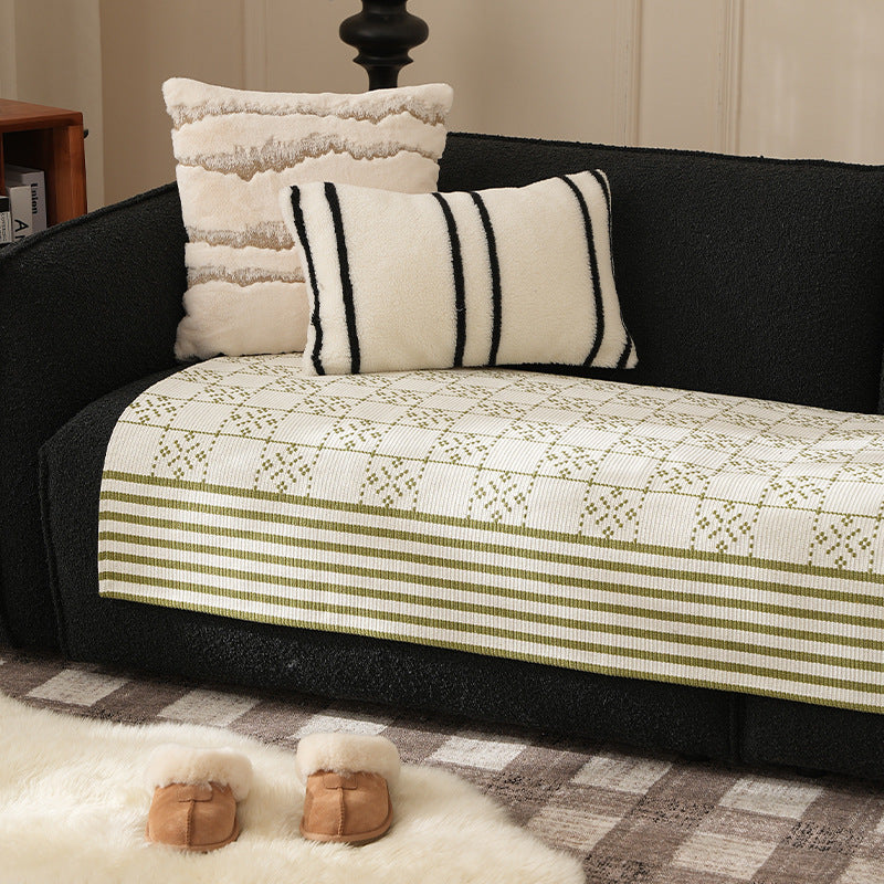 Woven rectangular table runner made of cotton blend with checkered pattern and striped border Kalsten