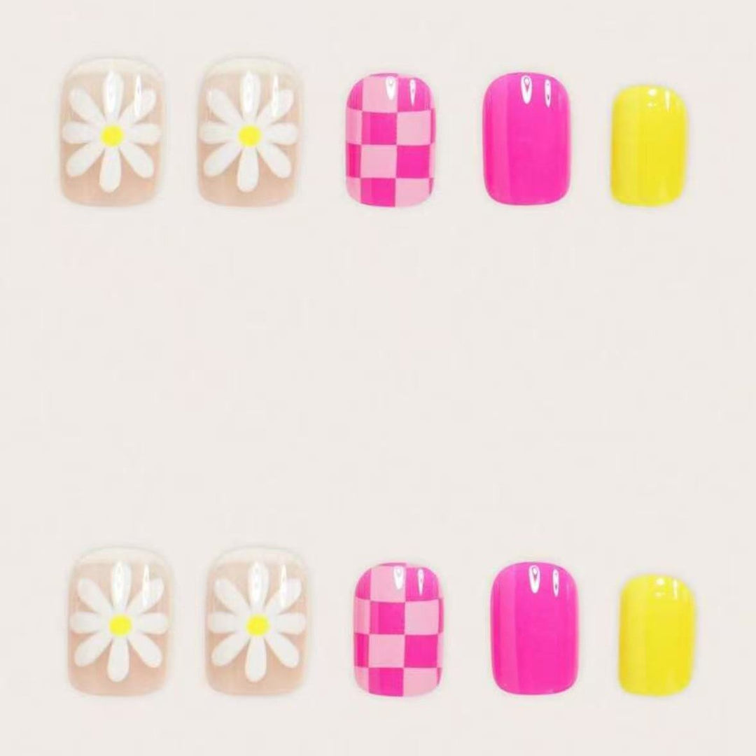 Artifical nail set with playful flower and plaid pattern Kalsten