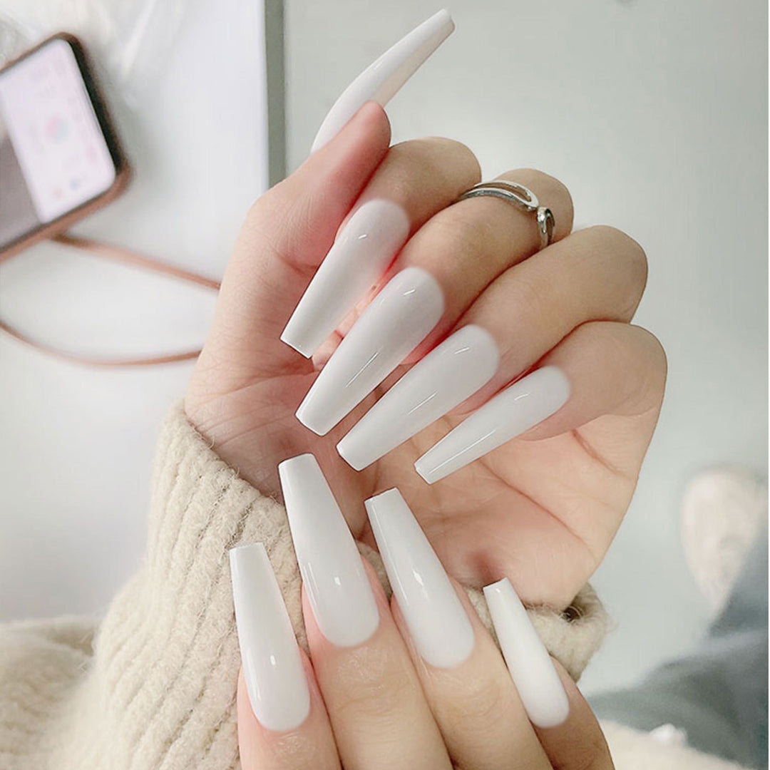 Artificial nail set with elegant tips and glossy finish Kalsten