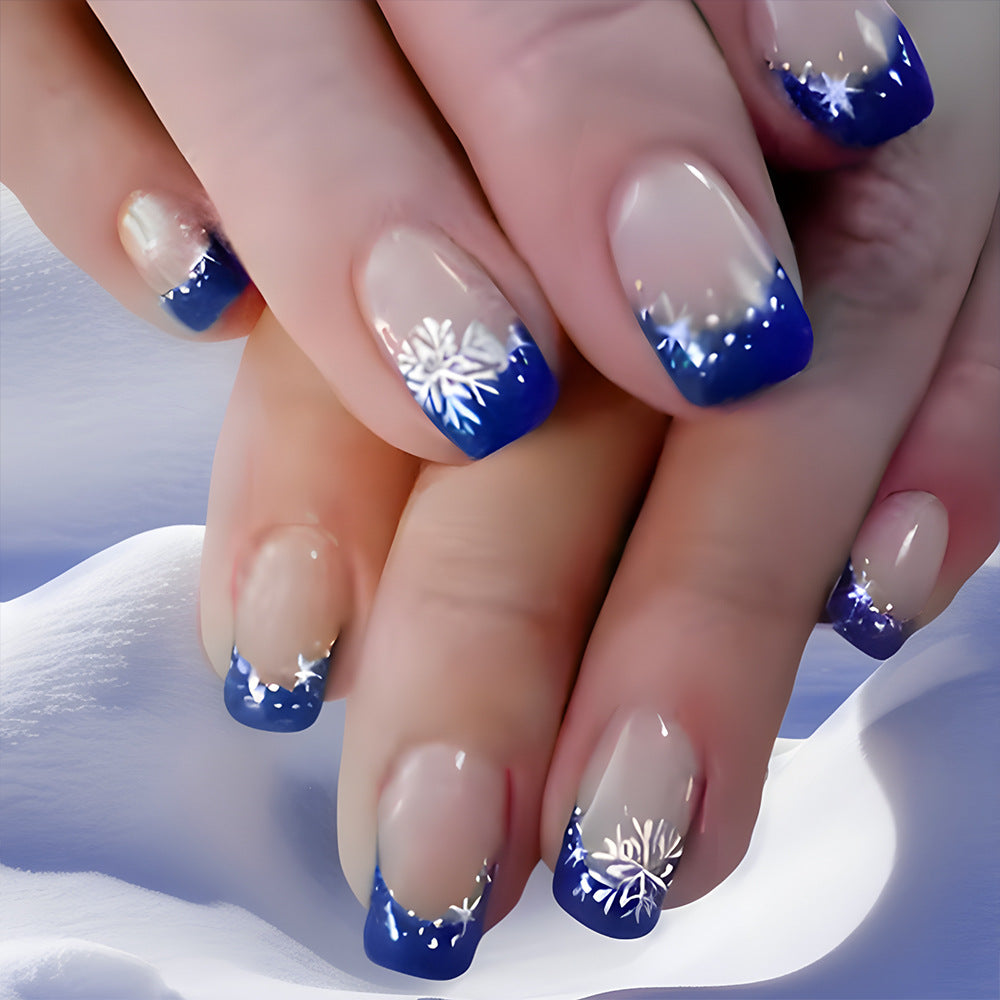Winter-Themed Press-On Nail Art Kalsten