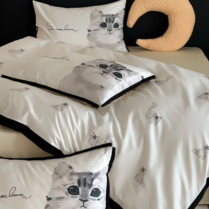 Cotton satin duvet cover set with watercolor cat motif and contrasting piping
