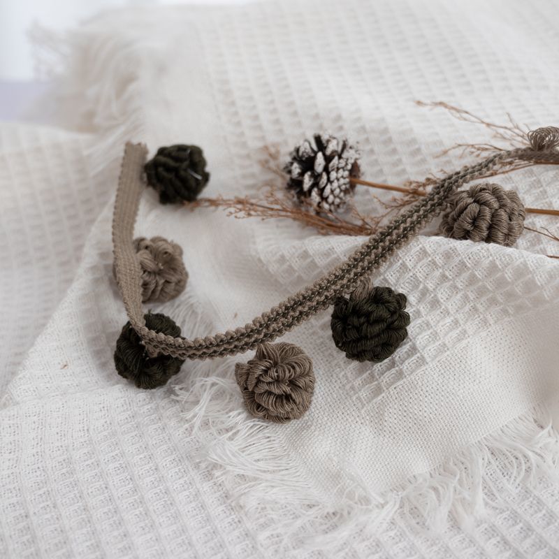 Decorative border with pompons Kalsten