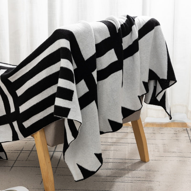 Geometric Pattern Throw Blanket