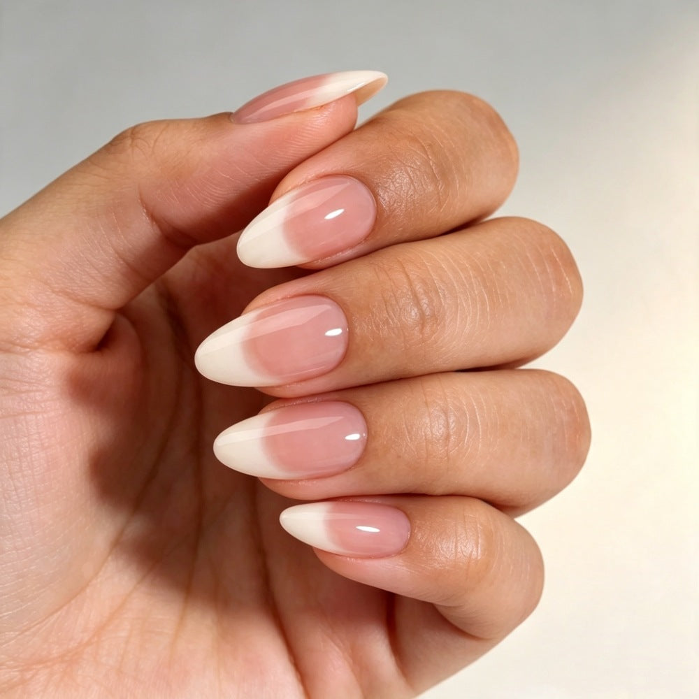 Artificial nails in elegant French-tip design Kalsten