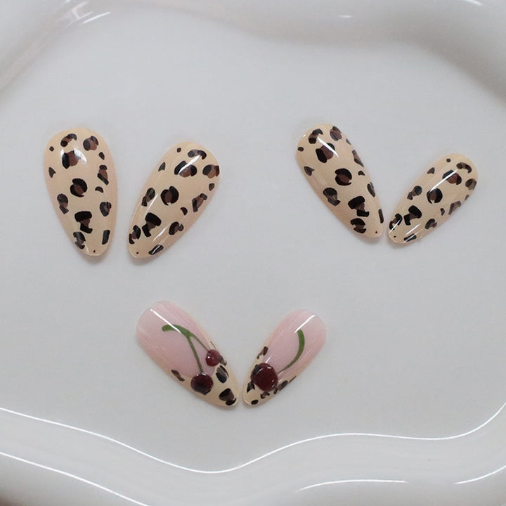 Artistic Nail Art Kalsten