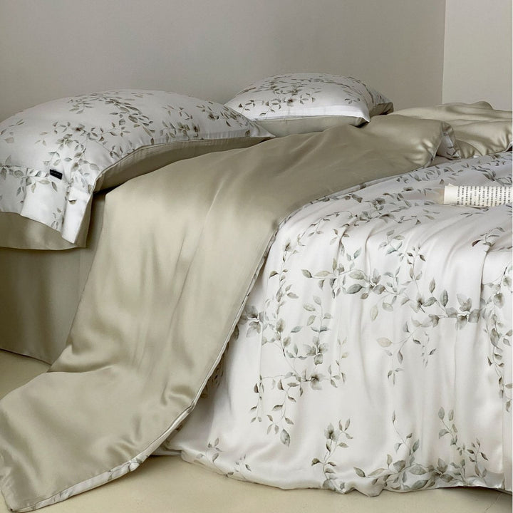 Bedding set made of cotton satin with floral vintage print