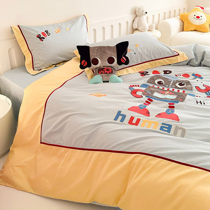 Kids' bedding set with playful robot and animal design