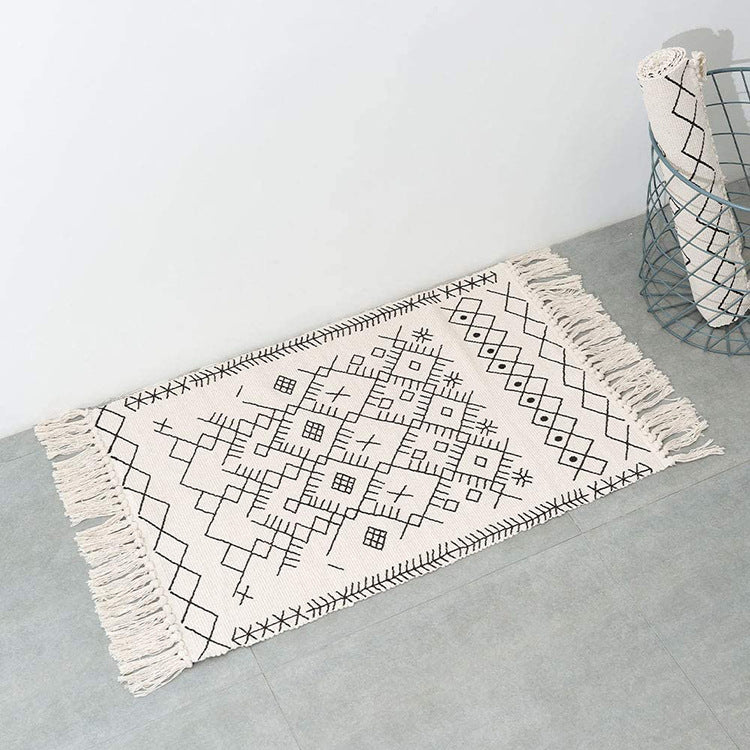 Flat-woven entrance and living room rug with Moroccan diamond jacquard and decorative fringes Kalsten