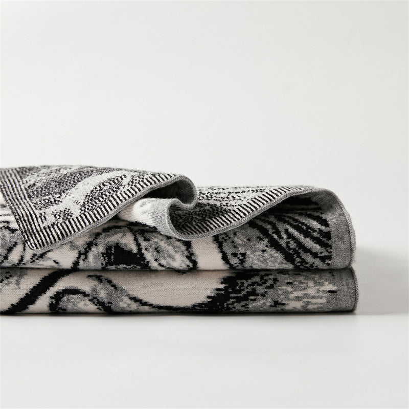 Cozy throw blanket with detailed jacquard animal motif