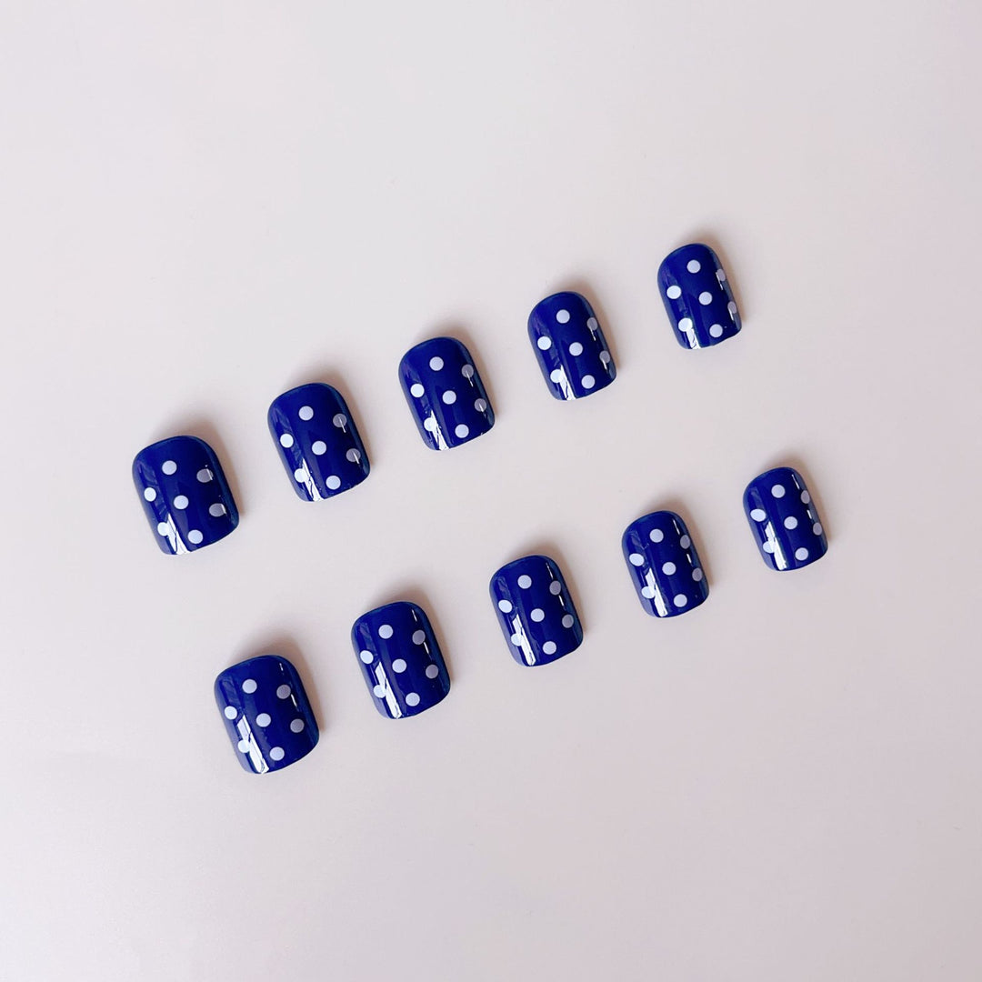 Nail set with stylish dots Kalsten