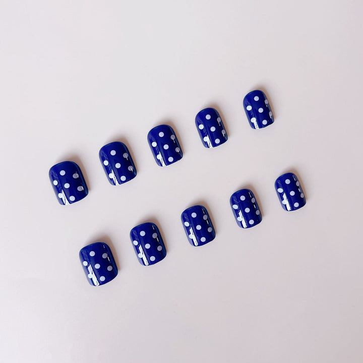 Nail set with stylish dots Kalsten