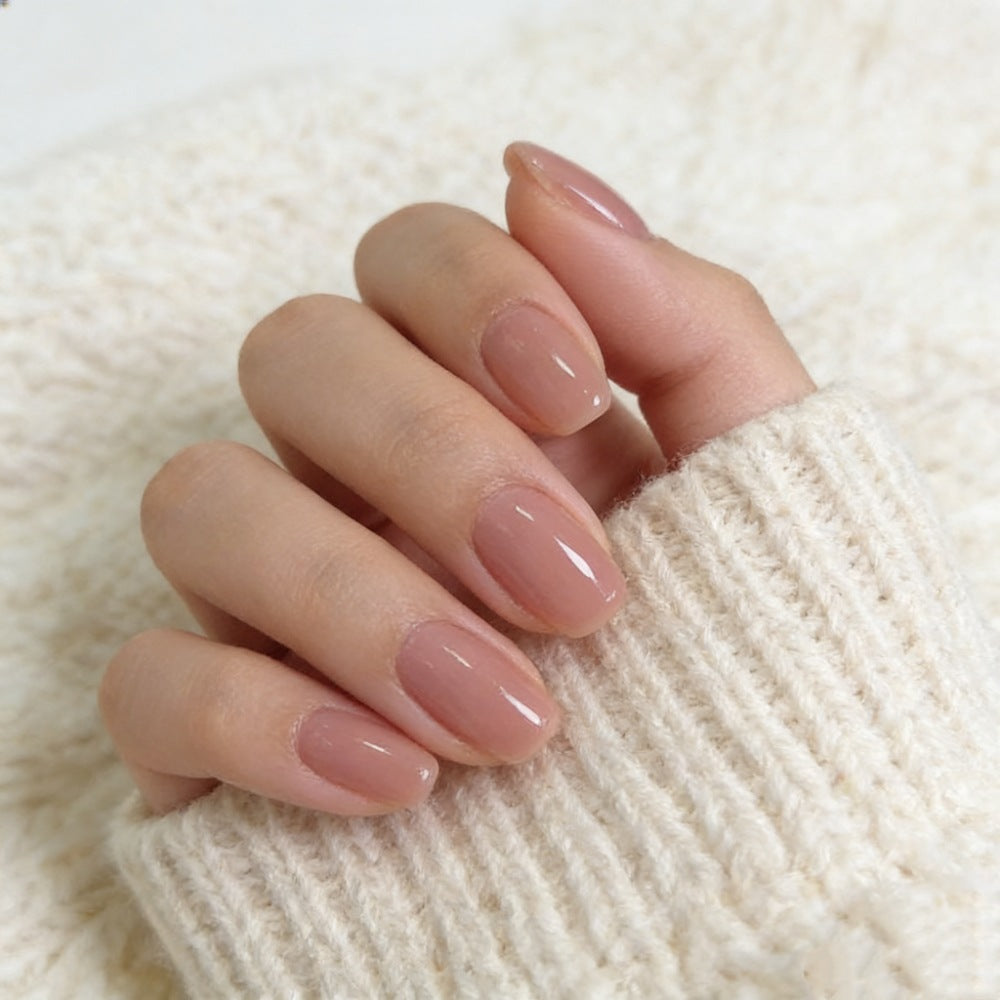 Artificial nails in elegant, natural style Kalsten