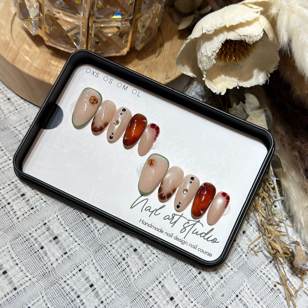 Handmade Press-On Nail Art Set Kalsten