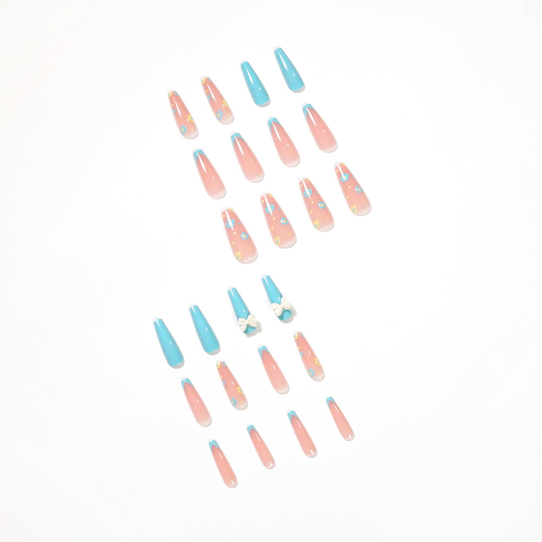 Artistic and playful nail extensions with floral patterns Kalsten