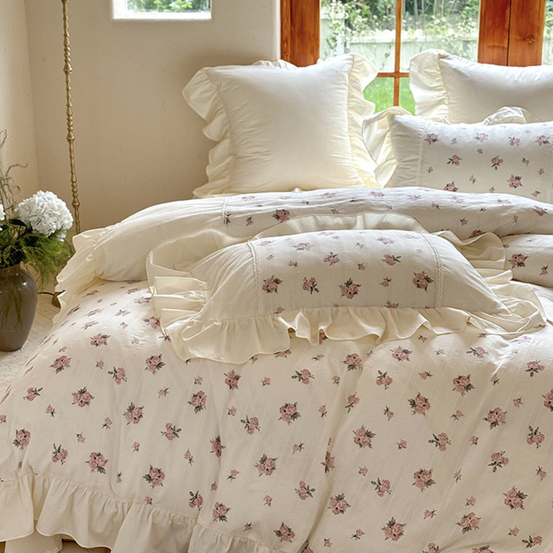 Romantic cotton bed linen set with frill and rose pattern