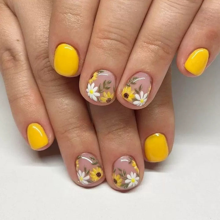 Creative Nail Design Set with Floral Accents Kalsten