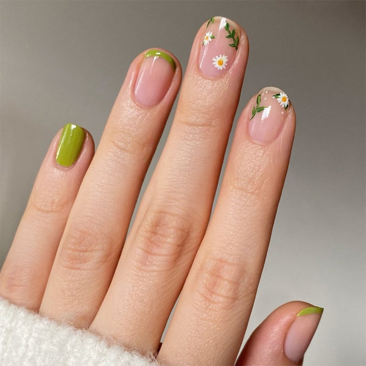 Artificial nail set with delicate flowers and green accents Kalsten