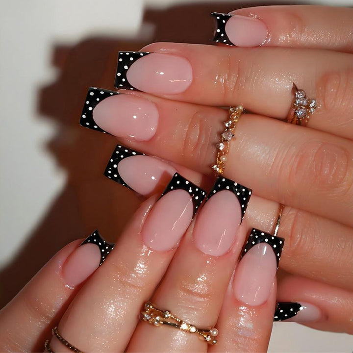 Artificial nail set with elegant black and white accents Kalsten